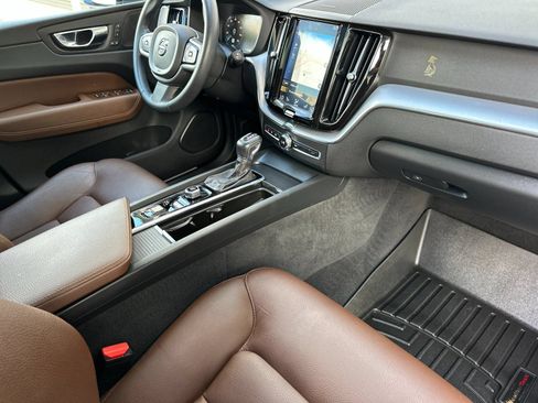 Used 2019 Volvo XC60 T6 Momentum w/ Multimedia Package AWD/4WD image 16