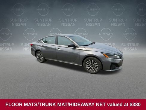 Used 2025 Nissan Altima 2.5 SV image 2