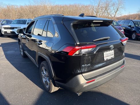 Used 2022 Toyota RAV4 XLE image 5