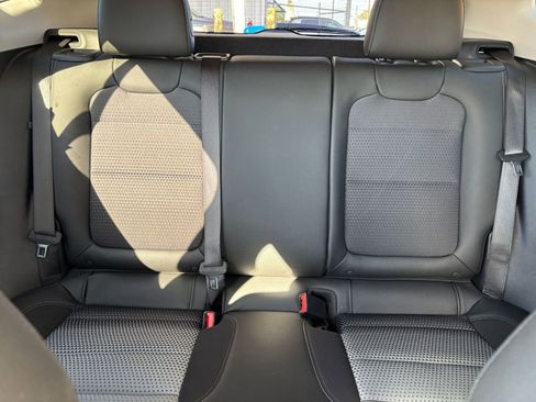 Used 2025 Chevrolet Trax LT image 37