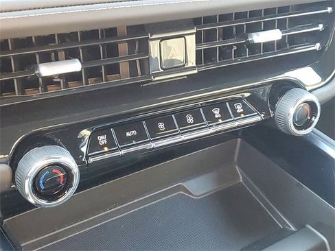 Used 2025 Chevrolet Tahoe LS image 28