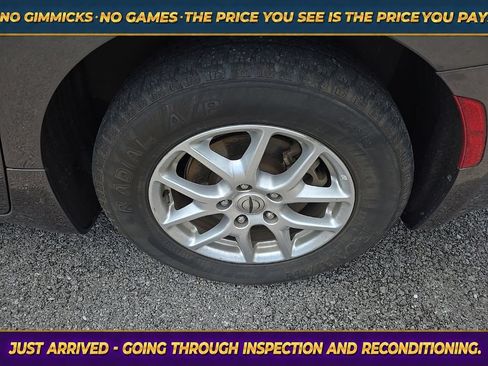 Used 2023 Chrysler Pacifica Touring-L FWD image 11