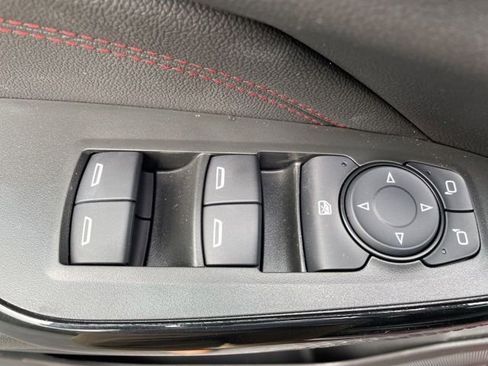 Used 2025 Chevrolet Trax RS FWD image 8