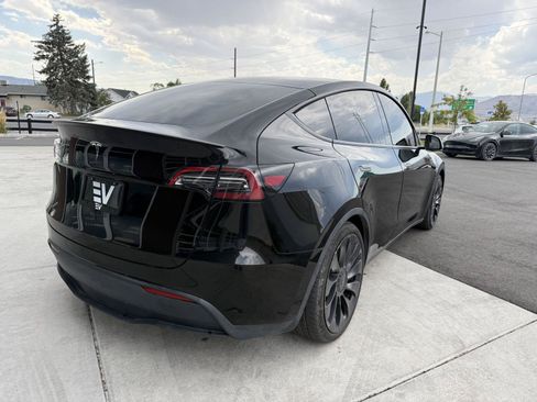 Used 2023 Tesla Model Y Performance AWD/4WD image 8
