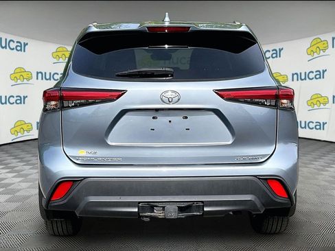 Used 2020 Toyota Highlander XLE AWD/4WD image 5
