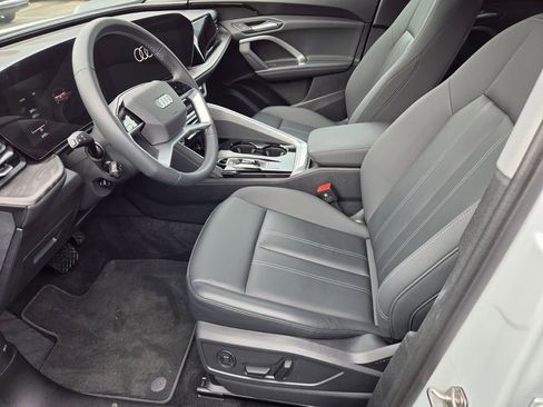 Certified 2025 Audi Q5 Premium w/ Convenience Package AWD/4WD image 11