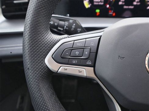 New 2026 Volkswagen Tiguan SE R-Line image 22