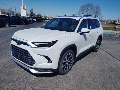 New 2026 Toyota Grand Highlander AWD Hybrid image 2