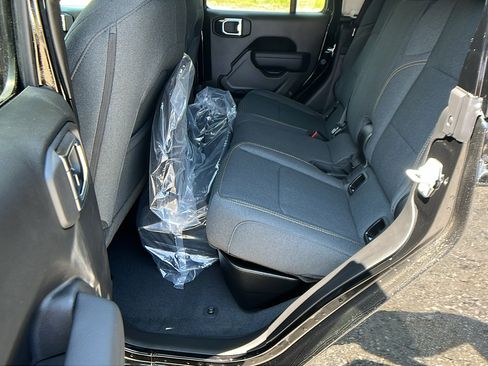 New 2025 Jeep Gladiator Sport image 19