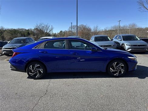 Certified 2025 Hyundai Elantra SEL image 8