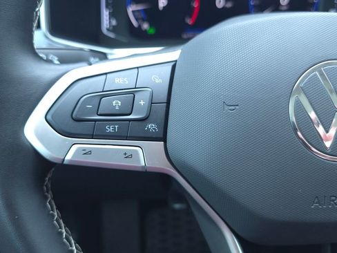 Used 2025 Volkswagen Taos SEL AWD/4WD image 27
