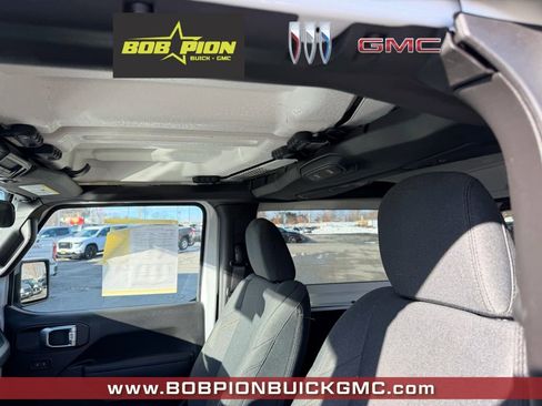 Used 2025 Jeep Wrangler Sport image 10