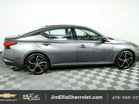 Used 2024 Nissan Altima 2.5 SR FWD image 2