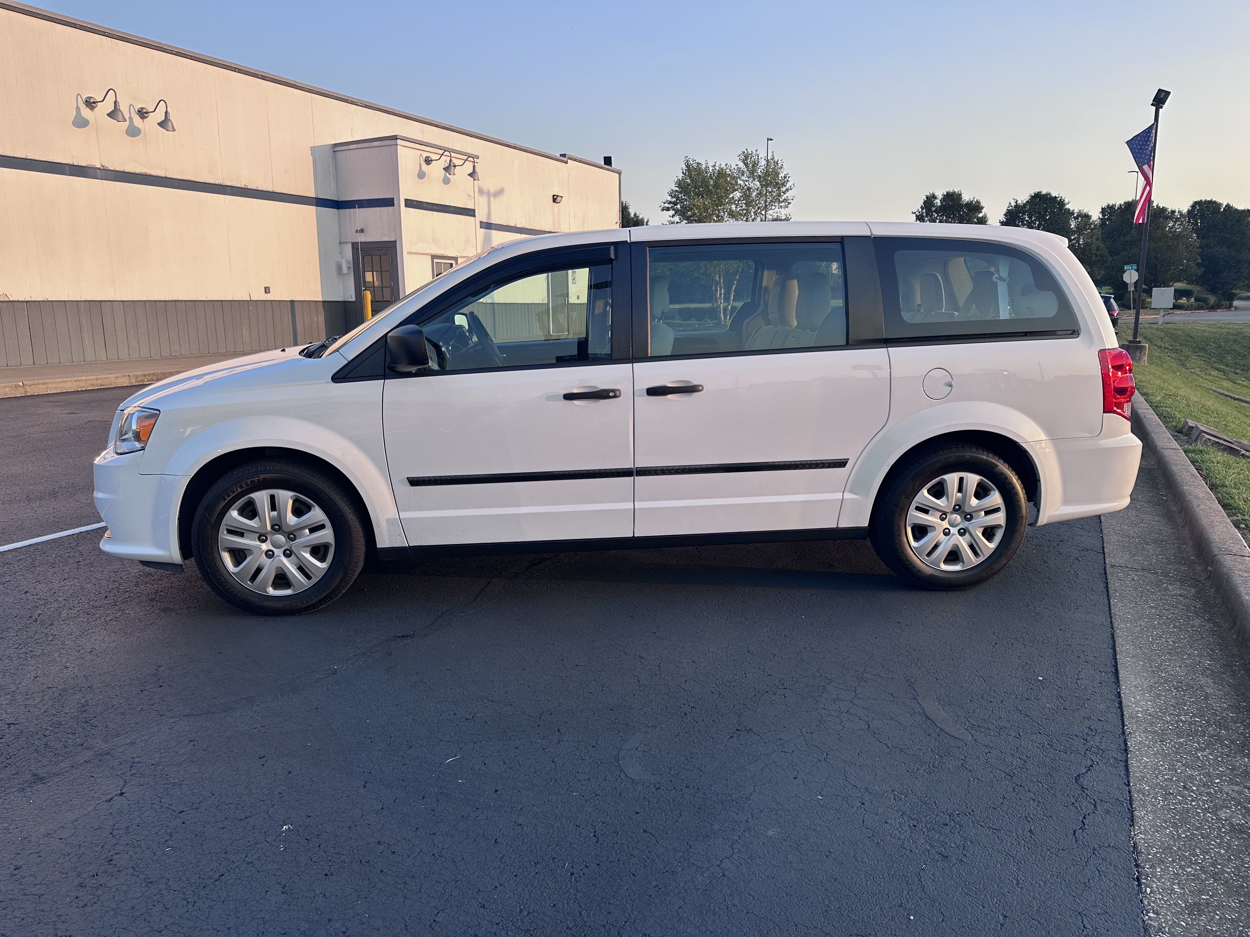 Used 2015 Dodge Grand Caravan American Value Package FWD image 7