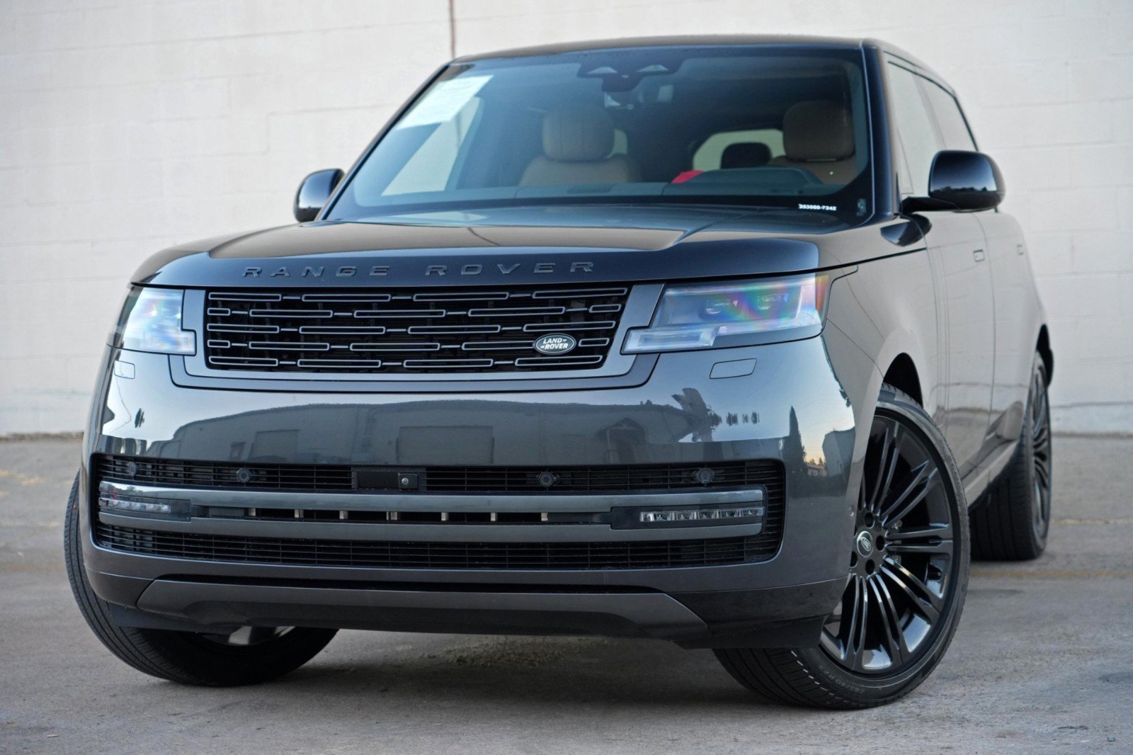 Used 2024 Land Rover Range Rover Long Wheelbase SE AWD/4WD image 3