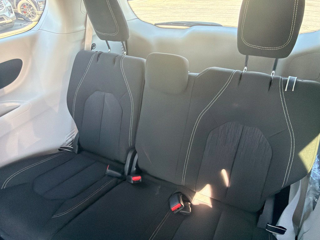 Used 2023 Chrysler Voyager LX FWD image 11