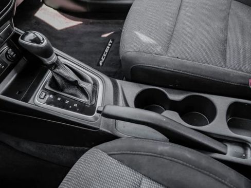 Used 2020 Hyundai Accent SE image 27