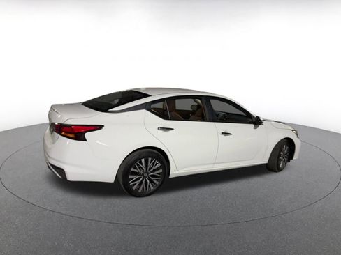 Used 2025 Nissan Altima 2.5 SV image 14