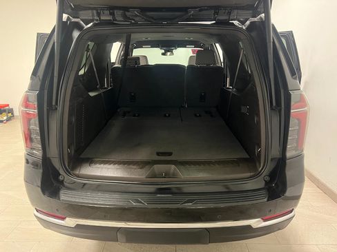 Used 2025 Chevrolet Suburban LT image 19