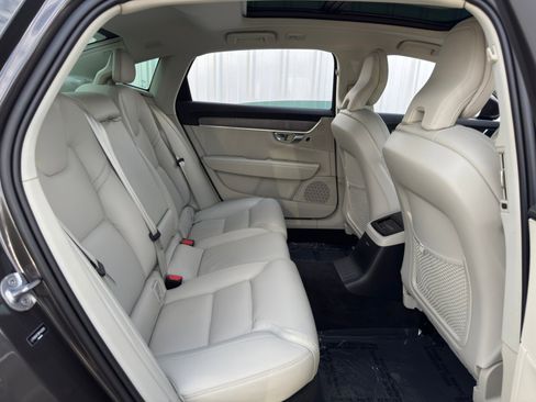 Used 2024 Volvo S90 T8 Ultimate image 40