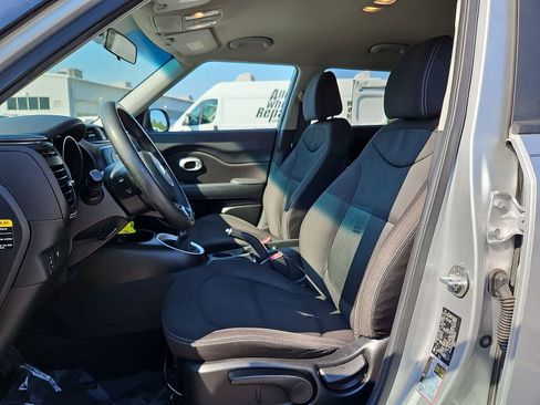 Used 2017 Kia Soul FWD image 22