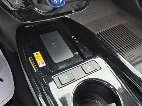 Used 2021 Toyota Prius Limited w/ Premium Convenience Package FWD image 23