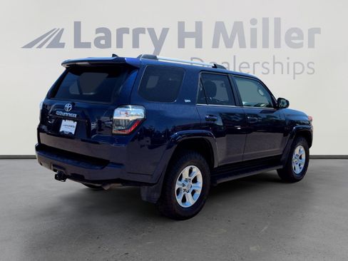 Used 2020 Toyota 4Runner SR5 AWD/4WD image 5