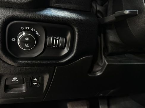 Used 2020 RAM 1500 Laramie AWD/4WD image 38