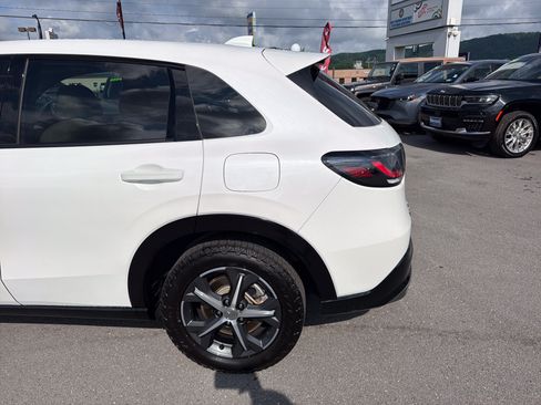 Used 2025 Honda HR-V EX-L image 9