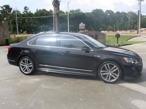 Used 2017 Volkswagen Passat 1.8T R-Line FWD image 3