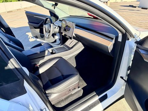 Used 2022 Tesla Model Y Long Range AWD/4WD image 53