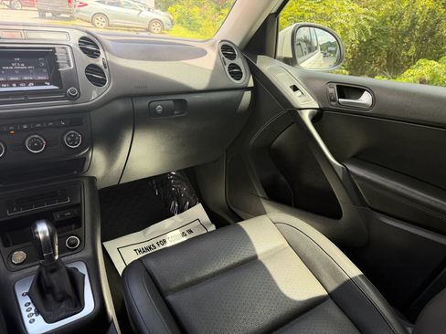 Used 2016 Volkswagen Tiguan S FWD image 27