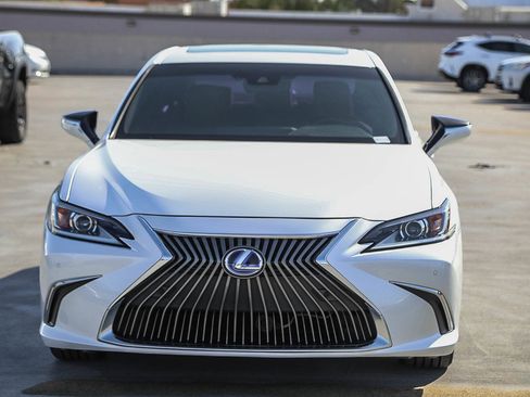 Used 2021 Lexus ES 300h w/ Premium Package FWD image 2