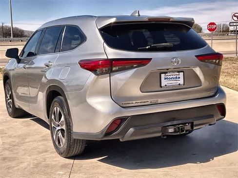 Used 2020 Toyota Highlander XLE image 5
