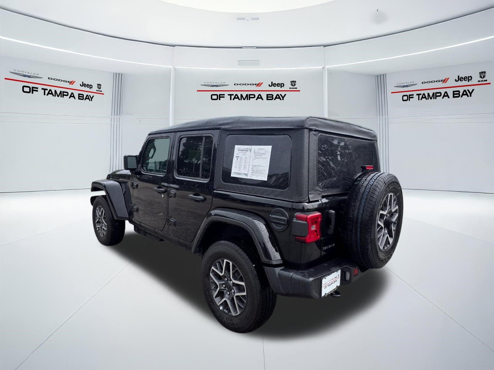 Used 2026 Jeep Wrangler Unlimited Sahara AWD/4WD image 4