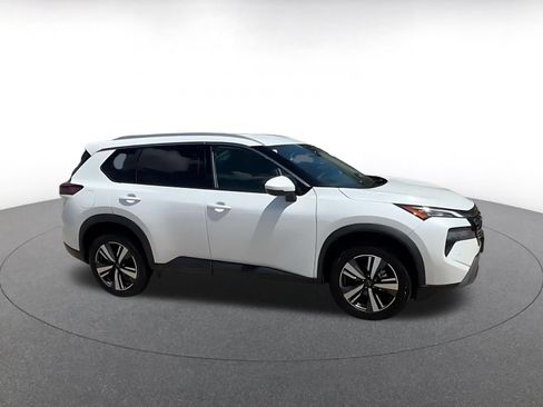 Used 2026 Nissan Rogue SL FWD image 2