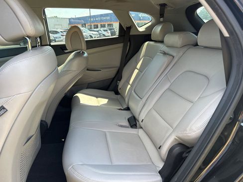 Used 2016 Hyundai Tucson SE w/ Option Group 02 FWD image 7