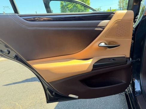 Used 2019 Lexus ES 350 w/ Accessory Package 2 FWD image 29