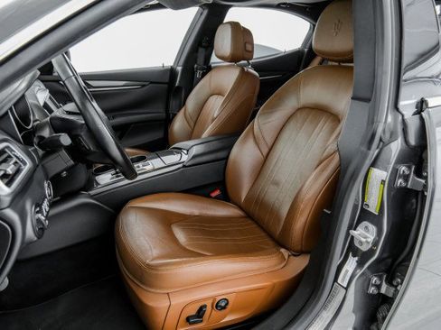 Used 2016 Maserati Ghibli RWD image 33