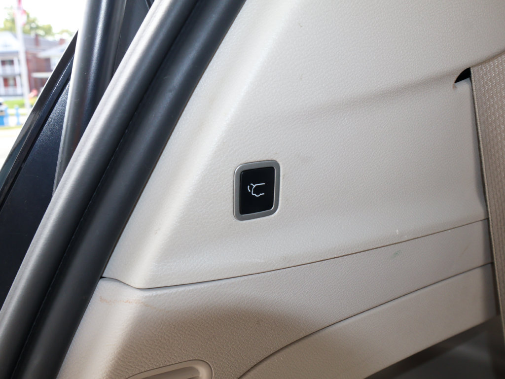 Used 2024 Chrysler Pacifica Touring-L FWD image 11