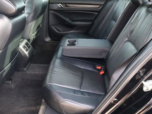 Used 2018 Honda Accord Touring image 21