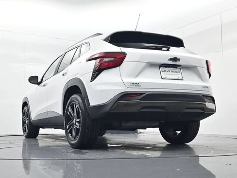 Used 2024 Chevrolet Trax ACTIV w/ Sunroof Package FWD image 40