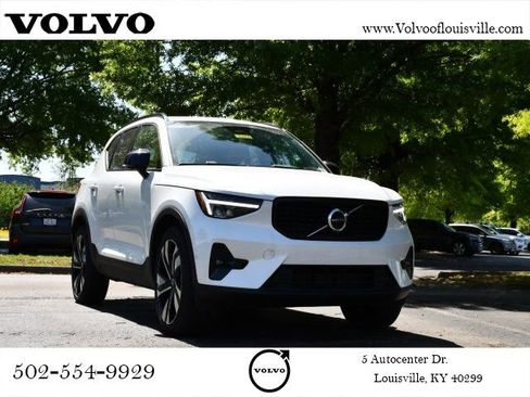 Used 2023 Volvo XC40 B5 Plus w/ Driver Assist Package AWD/4WD image 1