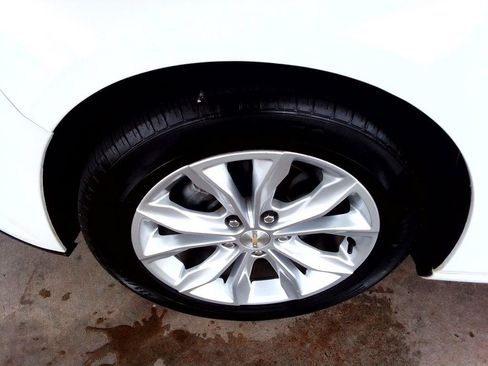Used 2022 Chevrolet Malibu LT FWD image 25