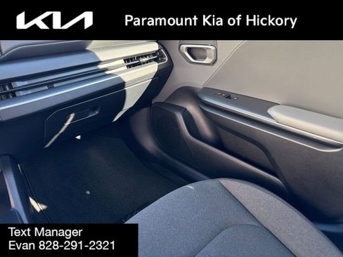 Used 2025 Kia K4 LXS image 22