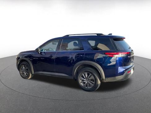 Used 2025 Nissan Pathfinder SV image 10