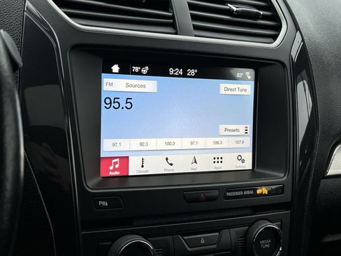 Used 2018 Ford Explorer XLT w/ Equipment Group 202A image 18