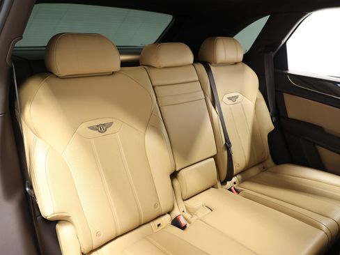 Used 2021 Bentley Bentayga AWD/4WD image 81