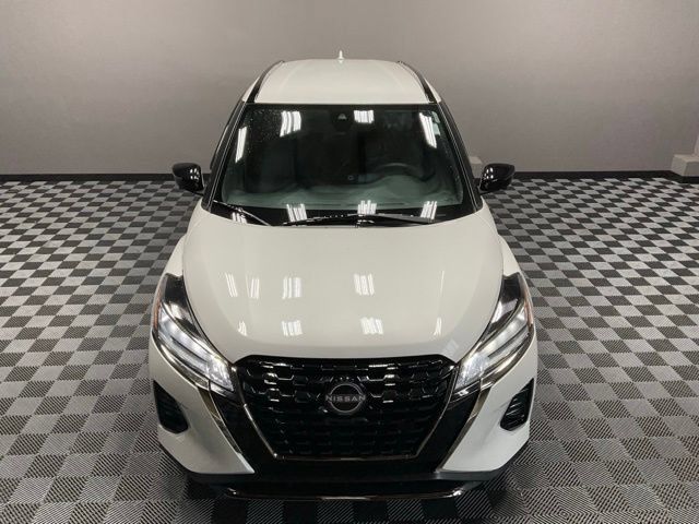 Used 2023 Nissan Kicks SR w/ SR Premium Package FWD image 5