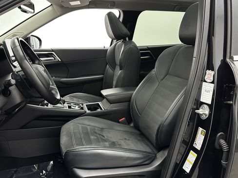 Used 2024 Mitsubishi Outlander SE Black Edition image 16